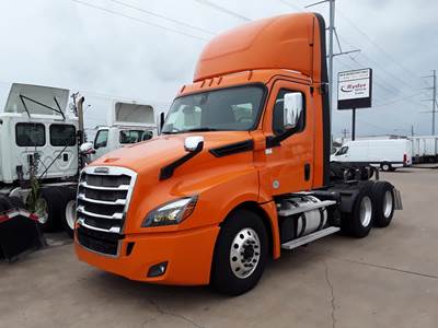 Freightliner Cascadia 126 Day Cab Truck - 455HP, 12 Speed Automatic