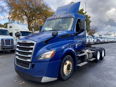 Freightliner Cascadia 126 Day Cab Truck - 455HP, 12 Speed Automatic