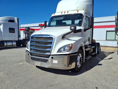 Freightliner Cascadia 126 Day Cab Truck - 455HP, 12 Speed Automatic