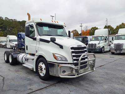 Freightliner Cascadia 126 Day Cab Truck - 450HP, 12 Speed Automatic