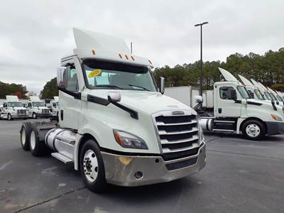 Freightliner Cascadia 126 Day Cab Truck - 455HP, 10 Speed Manual