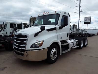 Freightliner Cascadia 126 Day Cab Truck - 450HP, 12 Speed Automatic