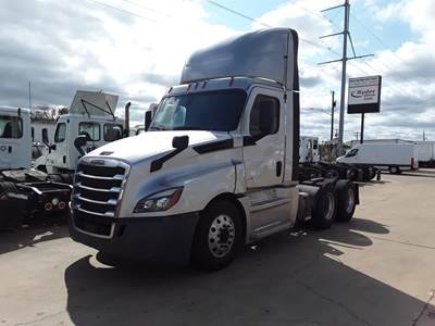 Freightliner Cascadia 126 Day Cab Truck - 400HP, 12 Speed Automatic