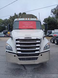 Freightliner Cascadia 126 Day Cab Truck - 455HP, 12 Speed Automatic