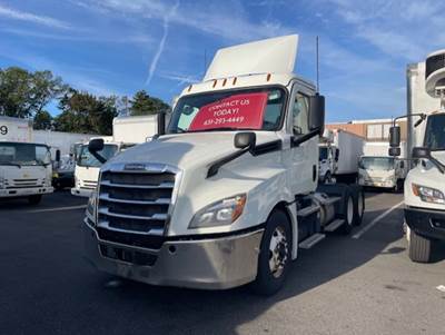 Freightliner Cascadia 126 Day Cab Truck - 450HP, 12 Speed Automatic