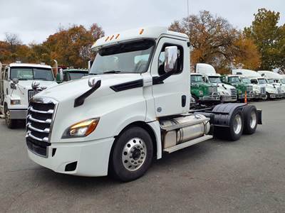 Freightliner Cascadia 126 Day Cab Truck - 505HP, 12 Speed Automatic