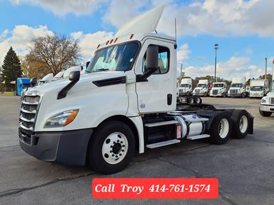 Freightliner Cascadia 126 Day Cab Truck - 450HP, 12 Speed Automatic