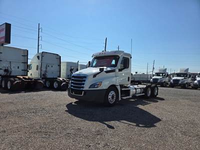 Freightliner Cascadia 126 Day Cab Truck - 450HP, 12 Speed Automatic
