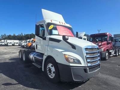 Freightliner Cascadia 126 Day Cab Truck - 450HP, 12 Speed Automatic