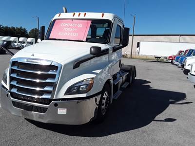 Freightliner Cascadia 126 Day Cab Truck - 450HP, 12 Speed Automatic