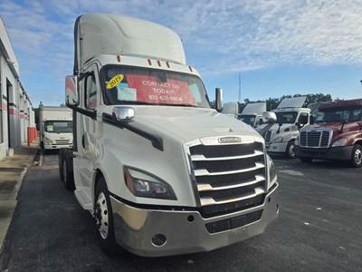Freightliner Cascadia 126 Day Cab Truck - 450HP, 12 Speed Automatic