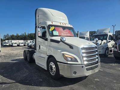 Freightliner Cascadia 126 Day Cab Truck - 450HP, 12 Speed Automatic