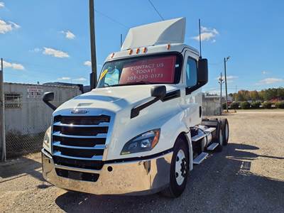 Freightliner Cascadia 126 Day Cab Truck - 450HP, 12 Speed Automatic