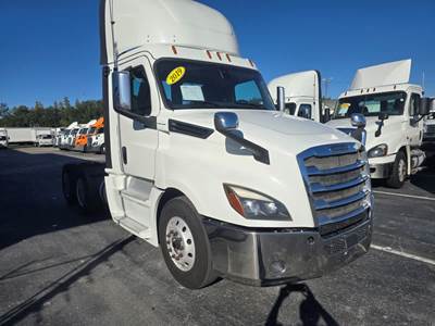 Freightliner Cascadia 126 Day Cab Truck - 450HP, 12 Speed Automatic