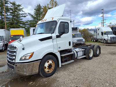 Freightliner Cascadia 126 Day Cab Truck - 450HP, 12 Speed Automatic
