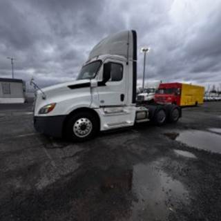 Freightliner Cascadia 126 Day Cab Truck - 450HP, 12 Speed Automatic