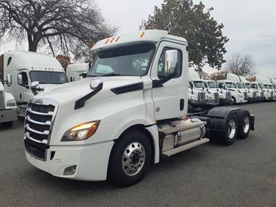 Freightliner Cascadia 126 Day Cab Truck - 505HP, 12 Speed Automatic