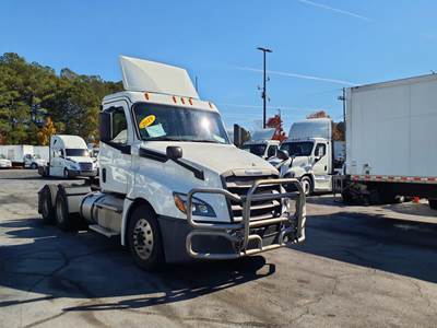 Freightliner Cascadia 126 Day Cab Truck - 450HP, 12 Speed Automatic