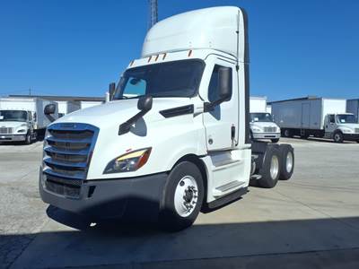 Freightliner Cascadia 126 Day Cab Truck - 400HP, 12 Speed Automatic