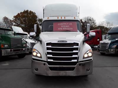 Freightliner Cascadia 126 Single Axle Day Cab Truck - 455HP, 10 Speed Manual