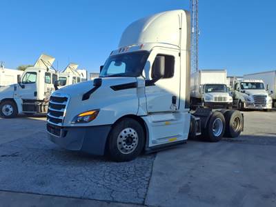 Freightliner Cascadia 126 Day Cab Truck - 400HP, 12 Speed Automatic