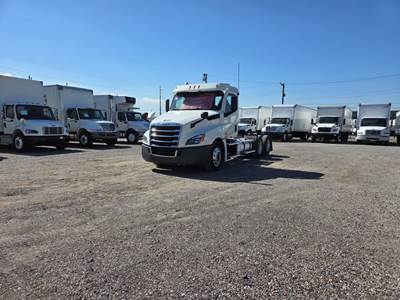 Freightliner Cascadia 126 Day Cab Truck - 450HP, 12 Speed Automatic