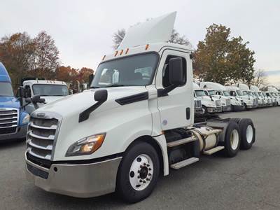 Freightliner Cascadia 126 Day Cab Truck - 450HP, 12 Speed Automatic