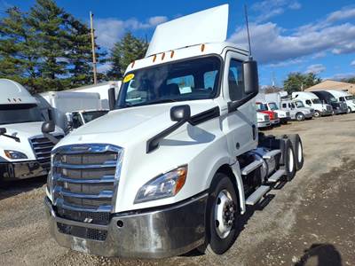 Freightliner Cascadia 126 Day Cab Truck - 450HP, 12 Speed Automatic