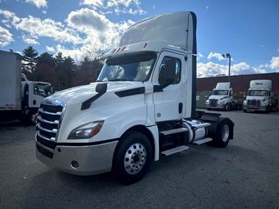Freightliner Cascadia 126 Single Axle Day Cab Truck - 455HP, 12 Speed Automatic