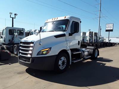 Freightliner Cascadia 126 Single Axle Day Cab Truck - 450HP, 12 Speed Automatic