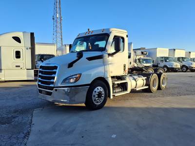 Freightliner Cascadia 126 Day Cab Truck - 450HP, 12 Speed Automatic