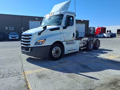Freightliner Cascadia 126 Day Cab Truck - 450HP, 12 Speed Automatic