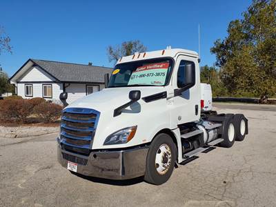 Freightliner Cascadia 126 Day Cab Truck - 450HP, 12 Speed Automatic