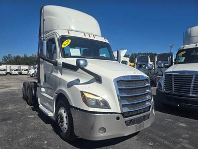 Freightliner Cascadia 126 Day Cab Truck - 450HP, 12 Speed Automatic