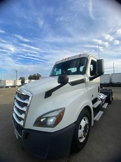 Freightliner Cascadia 126 Day Cab Truck - 455HP, 12 Speed Automatic