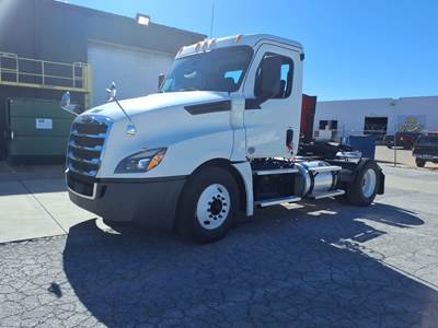 Freightliner Cascadia 126 Single Axle Day Cab Truck - 450HP, 12 Speed Automatic