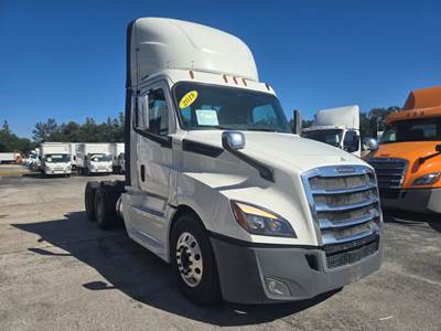 Freightliner Cascadia 126 Day Cab Truck - 400HP, 12 Speed Automatic