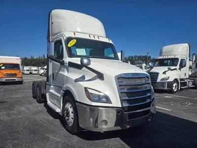 Freightliner Cascadia 126 Day Cab Truck - 450HP, 12 Speed Automatic