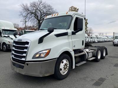 Freightliner Cascadia 126 Day Cab Truck - 450HP, 12 Speed Automatic