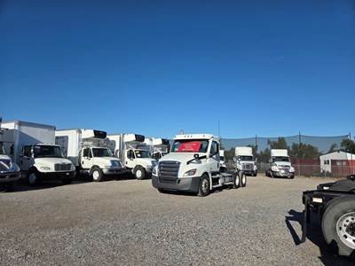 Freightliner Cascadia 126 Day Cab Truck - 450HP, 12 Speed Automatic
