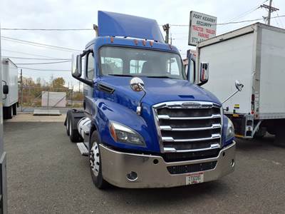 Freightliner Cascadia 126 Day Cab Truck - 410HP, 12 Speed Automatic
