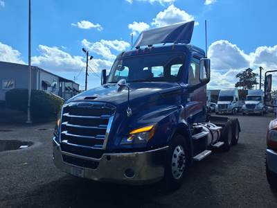 Freightliner Cascadia 126 Day Cab Truck - 410HP, 12 Speed Automatic