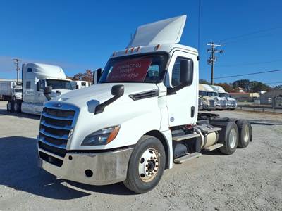 Freightliner Cascadia 126 Day Cab Truck - 450HP, 12 Speed Automatic