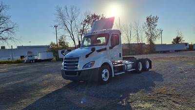 Freightliner Cascadia 126 Day Cab Truck - 450HP, 12 Speed Automatic