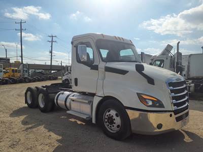 Freightliner Cascadia 126 Day Cab Truck - 505HP, 12 Speed Automatic