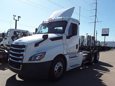 Freightliner Cascadia 126 Day Cab Truck - 450HP, 12 Speed Automatic