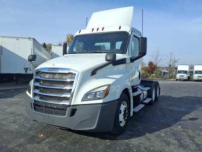 Freightliner Cascadia 126 Day Cab Truck - 455HP, 10 Speed Manual
