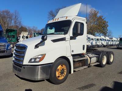 Freightliner Cascadia 126 Day Cab Truck - 450HP, 12 Speed Automatic