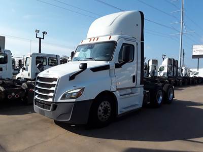 Freightliner Cascadia 126 Day Cab Truck - 400HP, 12 Speed Automatic
