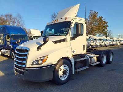 Freightliner Cascadia 126 Day Cab Truck - 450HP, 12 Speed Automatic